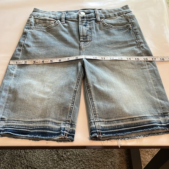 7 For All Mankind Jen7 Bermuda Shorts Mid Rise Size 2 - Picture 5 of 16